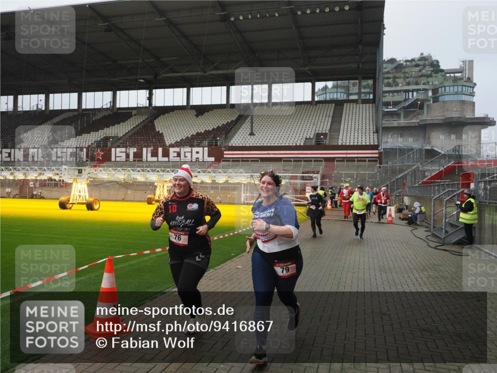 07.12.2025 - St. Pauli X-Mass-Run No. 15 Fabian Wolf http://msf.ph/oto/9416867 07.12.2025 11:12:16 Ziel 76, 79, 218, 388, 416, 597, 605, 671, 682, 695, 718, 819, 836, 839, 888, 1246, 1278 meine-sportfotos.de