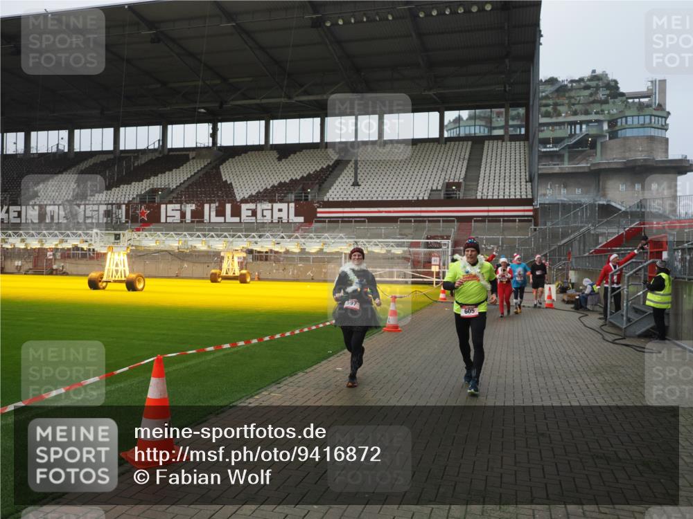 07.12.2025 - St. Pauli X-Mass-Run No. 15 Fabian Wolf http://msf.ph/oto/9416872 07.12.2025 11:12:19 Ziel 76, 79, 218, 388, 416, 597, 605, 671, 682, 718, 836, 839, 888, 1246, 1278, 2858 meine-sportfotos.de