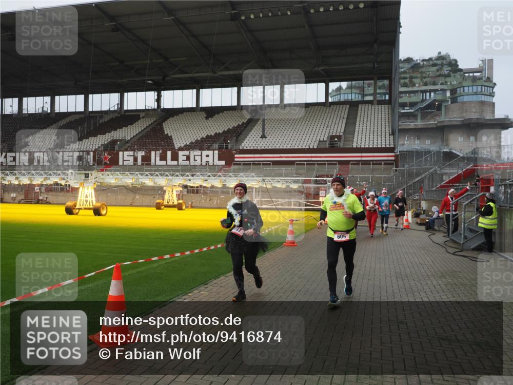07.12.2025 - St. Pauli X-Mass-Run No. 15 Fabian Wolf http://msf.ph/oto/9416874 07.12.2025 11:12:19 Ziel 76, 79, 218, 388, 416, 597, 605, 671, 682, 718, 836, 839, 888, 1246, 1278, 2858 meine-sportfotos.de