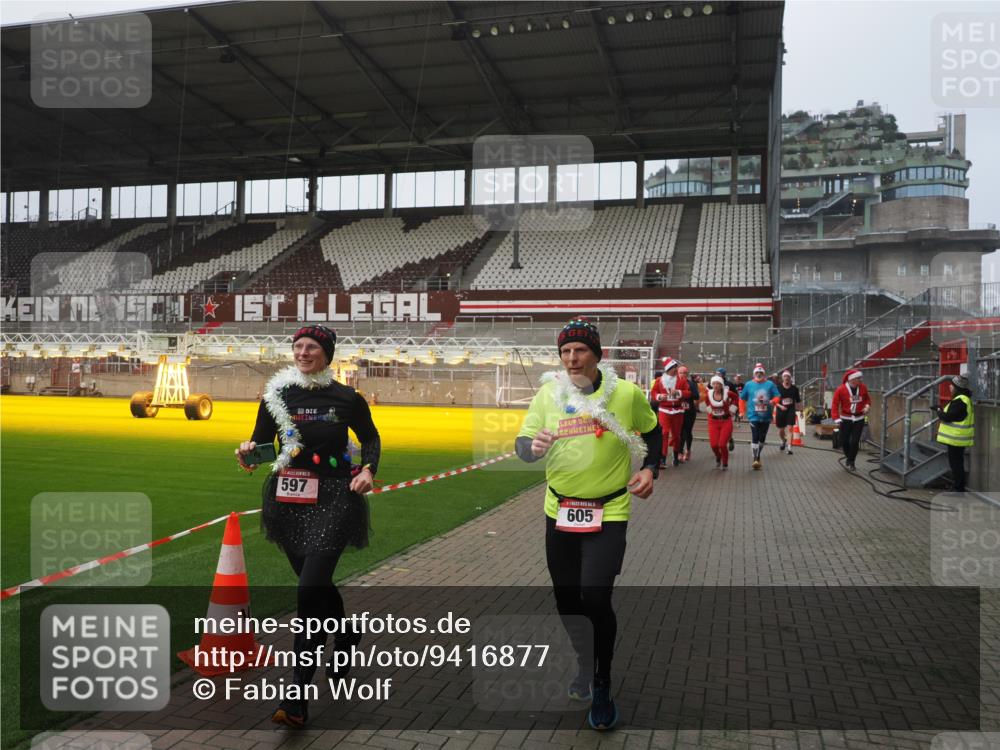 07.12.2025 - St. Pauli X-Mass-Run No. 15 Fabian Wolf http://msf.ph/oto/9416877 07.12.2025 11:12:20 Ziel 76, 79, 218, 416, 597, 605, 671, 682, 718, 836, 839, 888, 1246, 1278, 2858 meine-sportfotos.de