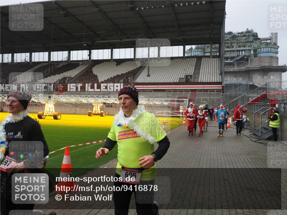 07.12.2025 - St. Pauli X-Mass-Run No. 15 Fabian Wolf http://msf.ph/oto/9416878 07.12.2025 11:12:21 Ziel 46, 76, 79, 218, 597, 605, 663, 671, 682, 718, 836, 839, 888, 1246, 2858 meine-sportfotos.de