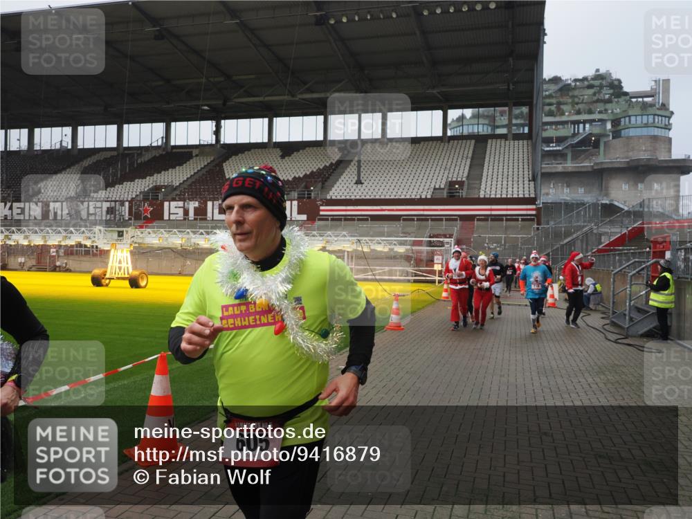 07.12.2025 - St. Pauli X-Mass-Run No. 15 Fabian Wolf http://msf.ph/oto/9416879 07.12.2025 11:12:21 Ziel 46, 76, 79, 218, 597, 605, 663, 671, 682, 718, 836, 839, 888, 1246, 2858 meine-sportfotos.de