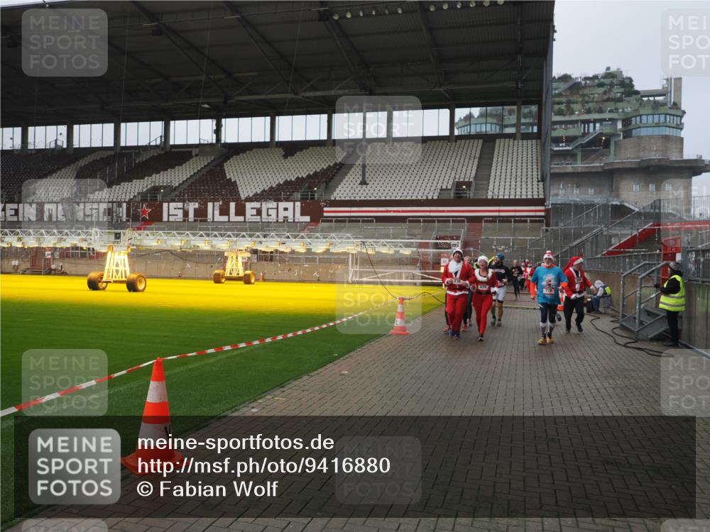 07.12.2025 - St. Pauli X-Mass-Run No. 15 Fabian Wolf http://msf.ph/oto/9416880 07.12.2025 11:12:21 Ziel 46, 76, 79, 218, 597, 605, 663, 671, 682, 718, 836, 839, 888, 1246, 2858 meine-sportfotos.de