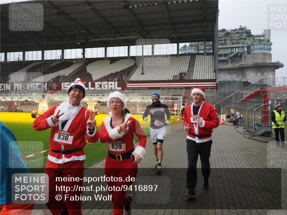 07.12.2025 - St. Pauli X-Mass-Run No. 15 Fabian Wolf http://msf.ph/oto/9416897 07.12.2025 11:12:26 Ziel 46, 76, 79, 218, 489, 597, 605, 663, 671, 682, 718, 836, 839, 888, 1142, 1609, 1610, 2858 meine-sportfotos.de