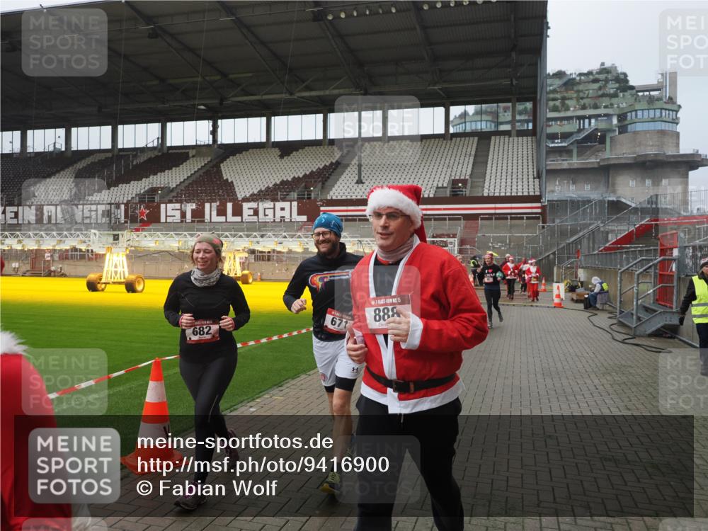 07.12.2025 - St. Pauli X-Mass-Run No. 15 Fabian Wolf http://msf.ph/oto/9416900 07.12.2025 11:12:27 Ziel 46, 76, 79, 218, 489, 597, 605, 663, 671, 682, 718, 836, 839, 888, 1142, 1609, 1610, 2858 meine-sportfotos.de
