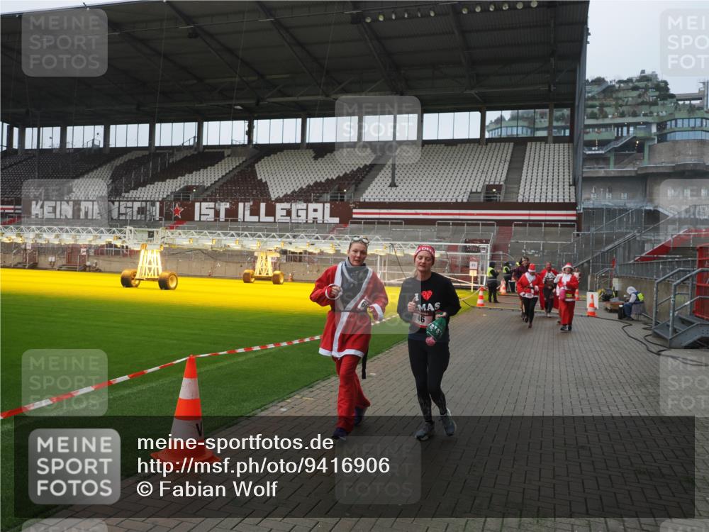 07.12.2025 - St. Pauli X-Mass-Run No. 15 Fabian Wolf http://msf.ph/oto/9416906 07.12.2025 11:12:31 Ziel 46, 218, 489, 597, 663, 671, 682, 718, 836, 839, 888, 1142, 1261, 1423, 1609, 1610, 2858 meine-sportfotos.de