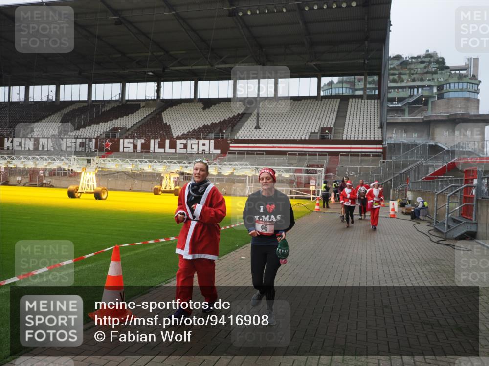 07.12.2025 - St. Pauli X-Mass-Run No. 15 Fabian Wolf http://msf.ph/oto/9416908 07.12.2025 11:12:31 Ziel 46, 218, 489, 597, 663, 671, 682, 718, 836, 839, 888, 1142, 1261, 1423, 1609, 1610, 2858 meine-sportfotos.de