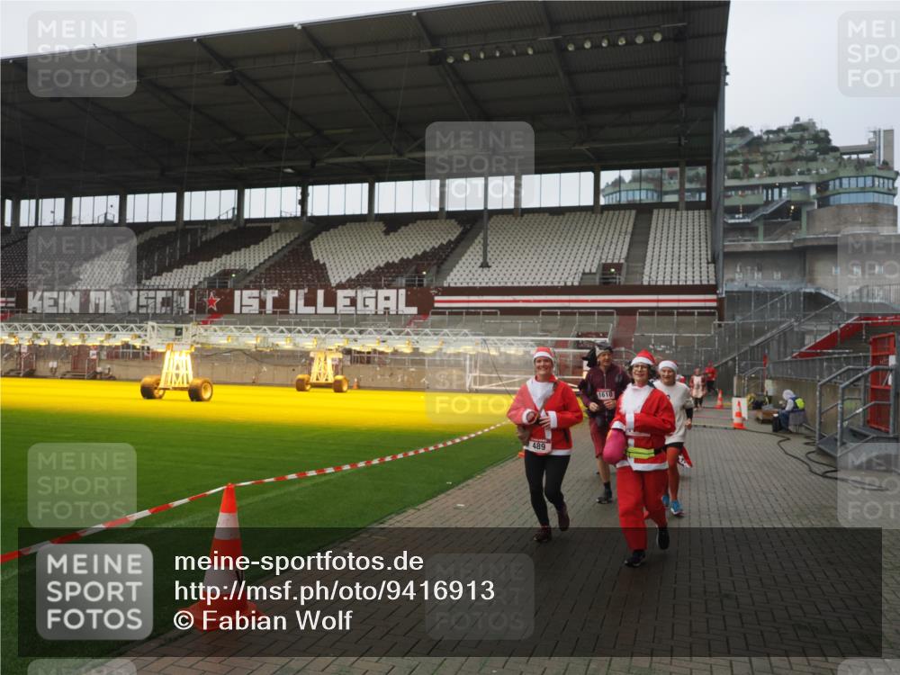 07.12.2025 - St. Pauli X-Mass-Run No. 15 Fabian Wolf http://msf.ph/oto/9416913 07.12.2025 11:12:35 Ziel 46, 218, 489, 663, 671, 682, 718, 1142, 1261, 1423, 1609, 1610, 2858 meine-sportfotos.de