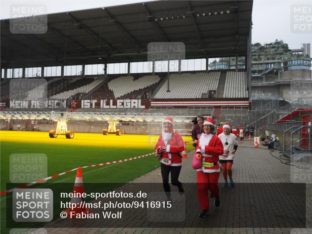 07.12.2025 - St. Pauli X-Mass-Run No. 15 Fabian Wolf http://msf.ph/oto/9416915 07.12.2025 11:12:35 Ziel 46, 218, 489, 663, 671, 682, 718, 1142, 1261, 1423, 1609, 1610, 2858 meine-sportfotos.de