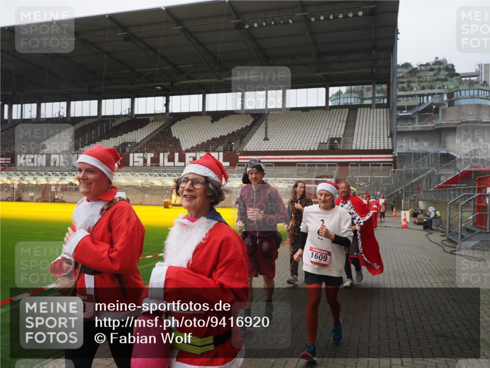 07.12.2025 - St. Pauli X-Mass-Run No. 15 Fabian Wolf http://msf.ph/oto/9416920 07.12.2025 11:12:37 Ziel 46, 489, 663, 1142, 1261, 1420, 1422, 1423, 1609, 1610, 2858 meine-sportfotos.de
