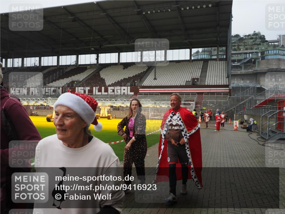 07.12.2025 - St. Pauli X-Mass-Run No. 15 Fabian Wolf http://msf.ph/oto/9416923 07.12.2025 11:12:38 Ziel 46, 489, 663, 1142, 1261, 1420, 1422, 1423, 1609, 1610 meine-sportfotos.de