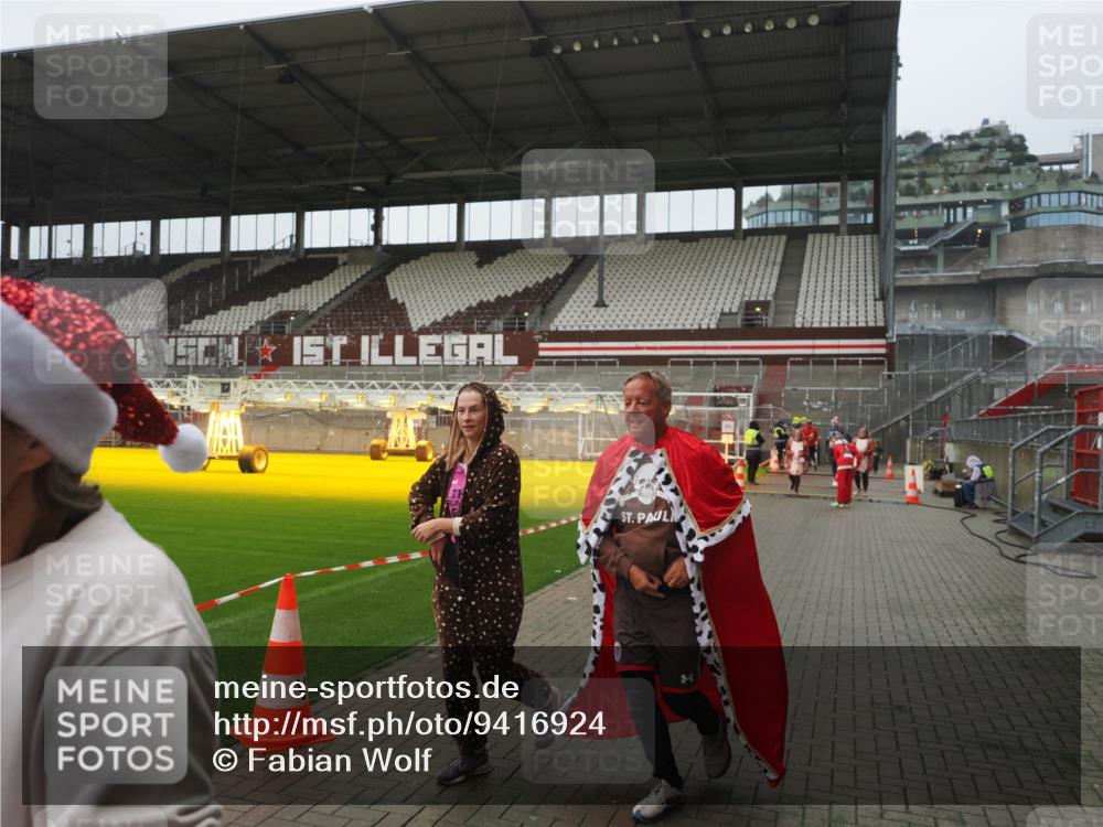 07.12.2025 - St. Pauli X-Mass-Run No. 15 Fabian Wolf http://msf.ph/oto/9416924 07.12.2025 11:12:38 Ziel 46, 489, 663, 1142, 1261, 1420, 1422, 1423, 1609, 1610 meine-sportfotos.de