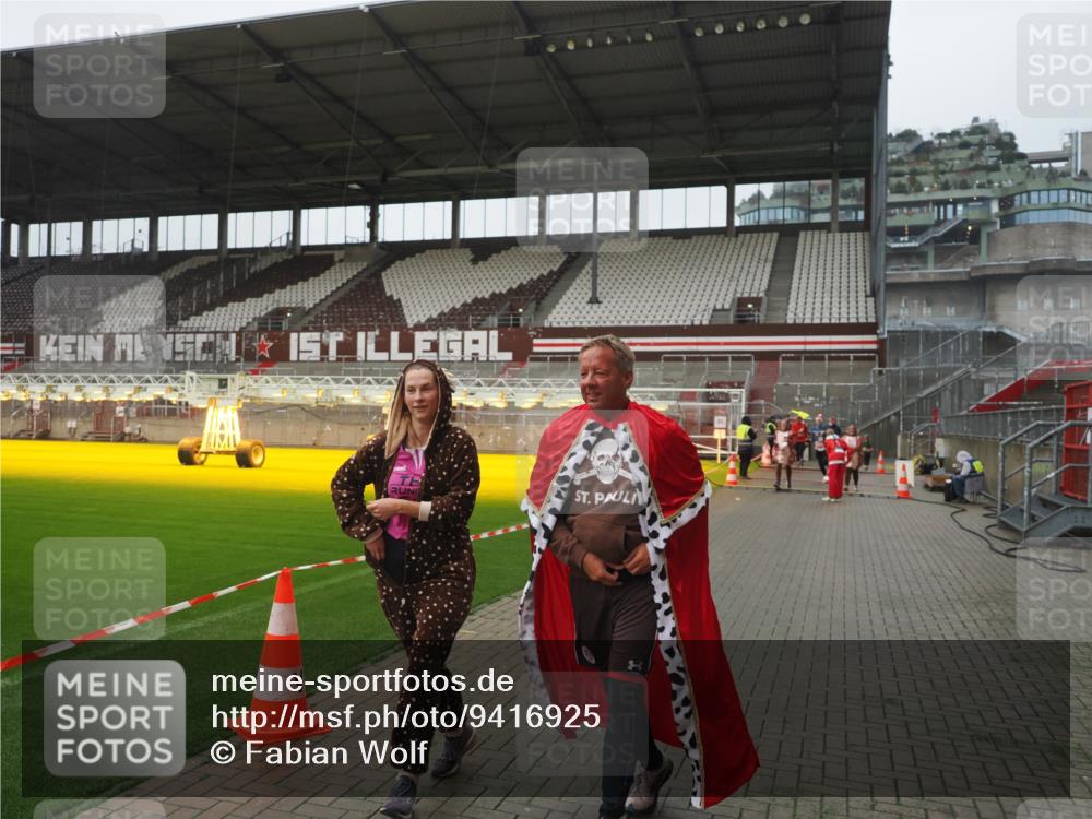 07.12.2025 - St. Pauli X-Mass-Run No. 15 Fabian Wolf http://msf.ph/oto/9416925 07.12.2025 11:12:39 Ziel 46, 489, 494, 663, 1142, 1261, 1420, 1422, 1423, 1609, 1610 meine-sportfotos.de