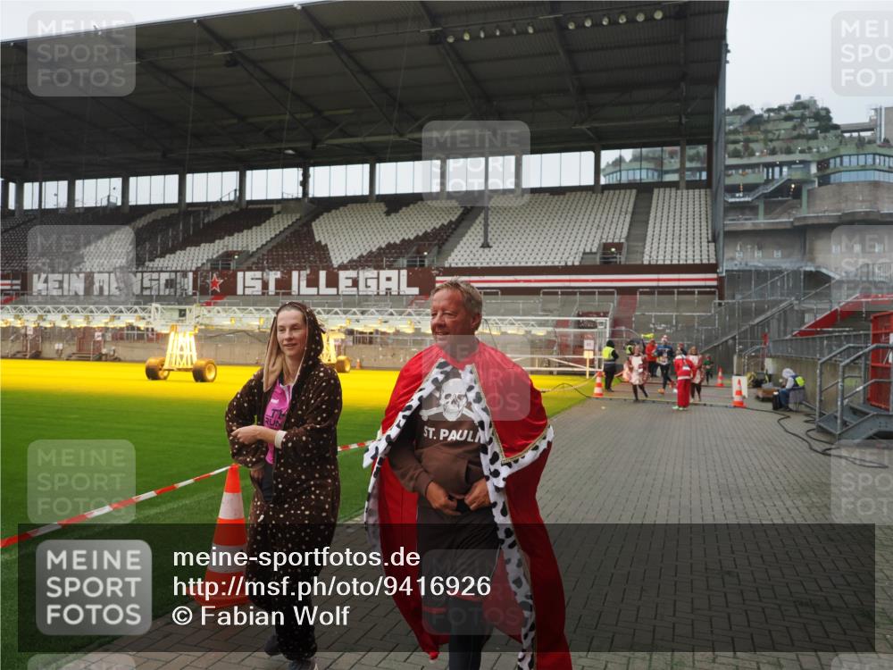 07.12.2025 - St. Pauli X-Mass-Run No. 15 Fabian Wolf http://msf.ph/oto/9416926 07.12.2025 11:12:39 Ziel 46, 489, 494, 663, 1142, 1261, 1420, 1422, 1423, 1609, 1610 meine-sportfotos.de