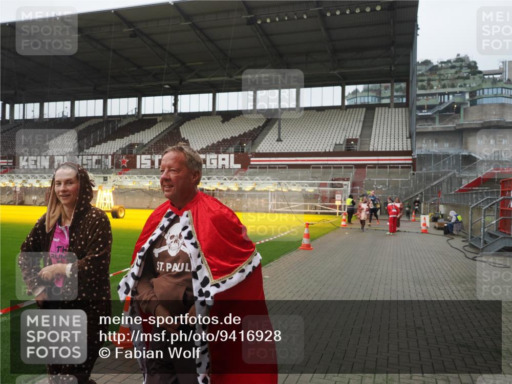 07.12.2025 - St. Pauli X-Mass-Run No. 15 Fabian Wolf http://msf.ph/oto/9416928 07.12.2025 11:12:39 Ziel 46, 489, 494, 663, 1142, 1261, 1420, 1422, 1423, 1609, 1610 meine-sportfotos.de