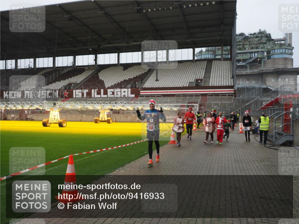 07.12.2025 - St. Pauli X-Mass-Run No. 15 Fabian Wolf http://msf.ph/oto/9416933 07.12.2025 11:12:46 Ziel 494, 1261, 1420, 1422, 1423, 1609, 1610, 3167, 4794, 4795, 4796, 4802, 4804 meine-sportfotos.de