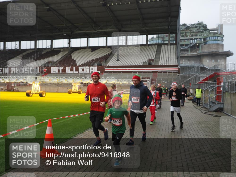 07.12.2025 - St. Pauli X-Mass-Run No. 15 Fabian Wolf http://msf.ph/oto/9416948 07.12.2025 11:12:51 Ziel 494, 681, 919, 1420, 1422, 3167, 4794, 4795, 4796, 4802, 4804 meine-sportfotos.de