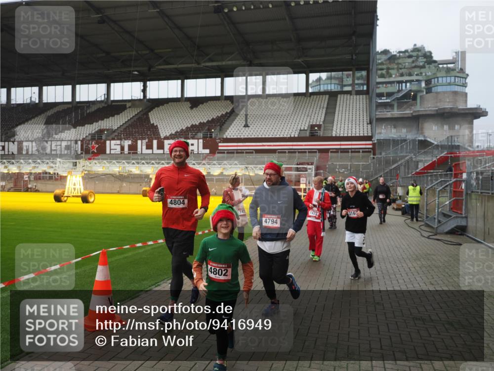 07.12.2025 - St. Pauli X-Mass-Run No. 15 Fabian Wolf http://msf.ph/oto/9416949 07.12.2025 11:12:51 Ziel 494, 681, 919, 1420, 1422, 3167, 4794, 4795, 4796, 4802, 4804 meine-sportfotos.de