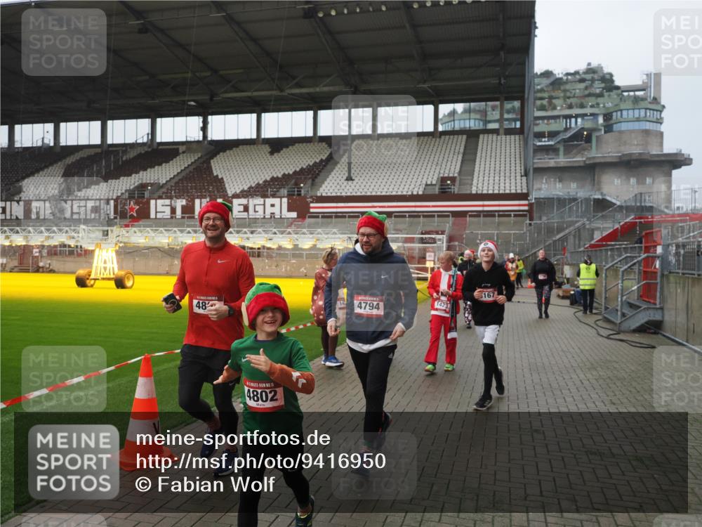 07.12.2025 - St. Pauli X-Mass-Run No. 15 Fabian Wolf http://msf.ph/oto/9416950 07.12.2025 11:12:51 Ziel 494, 681, 919, 1420, 1422, 3167, 4794, 4795, 4796, 4802, 4804 meine-sportfotos.de