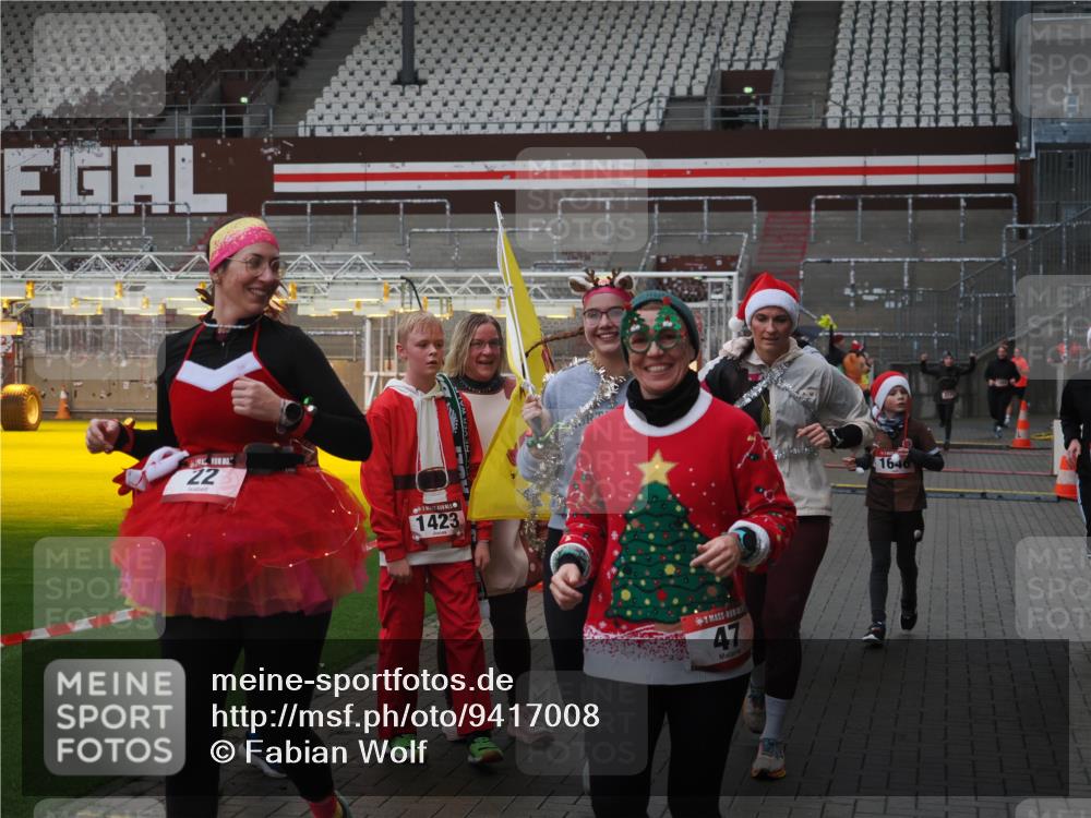 07.12.2025 - St. Pauli X-Mass-Run No. 15 Fabian Wolf http://msf.ph/oto/9417008 07.12.2025 11:13:14 Ziel 17, 22, 47, 683, 684, 1022, 1645, 1646, 1647 meine-sportfotos.de