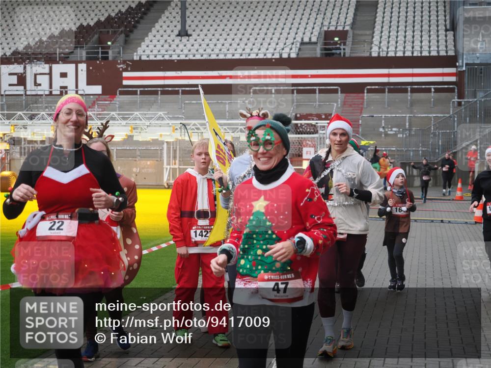 07.12.2025 - St. Pauli X-Mass-Run No. 15 Fabian Wolf http://msf.ph/oto/9417009 07.12.2025 11:13:14 Ziel 17, 22, 47, 683, 684, 1022, 1645, 1646, 1647 meine-sportfotos.de