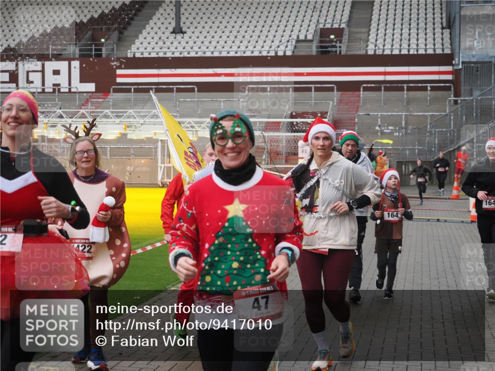 07.12.2025 - St. Pauli X-Mass-Run No. 15 Fabian Wolf http://msf.ph/oto/9417010 07.12.2025 11:13:14 Ziel 17, 22, 47, 683, 684, 1022, 1645, 1646, 1647 meine-sportfotos.de