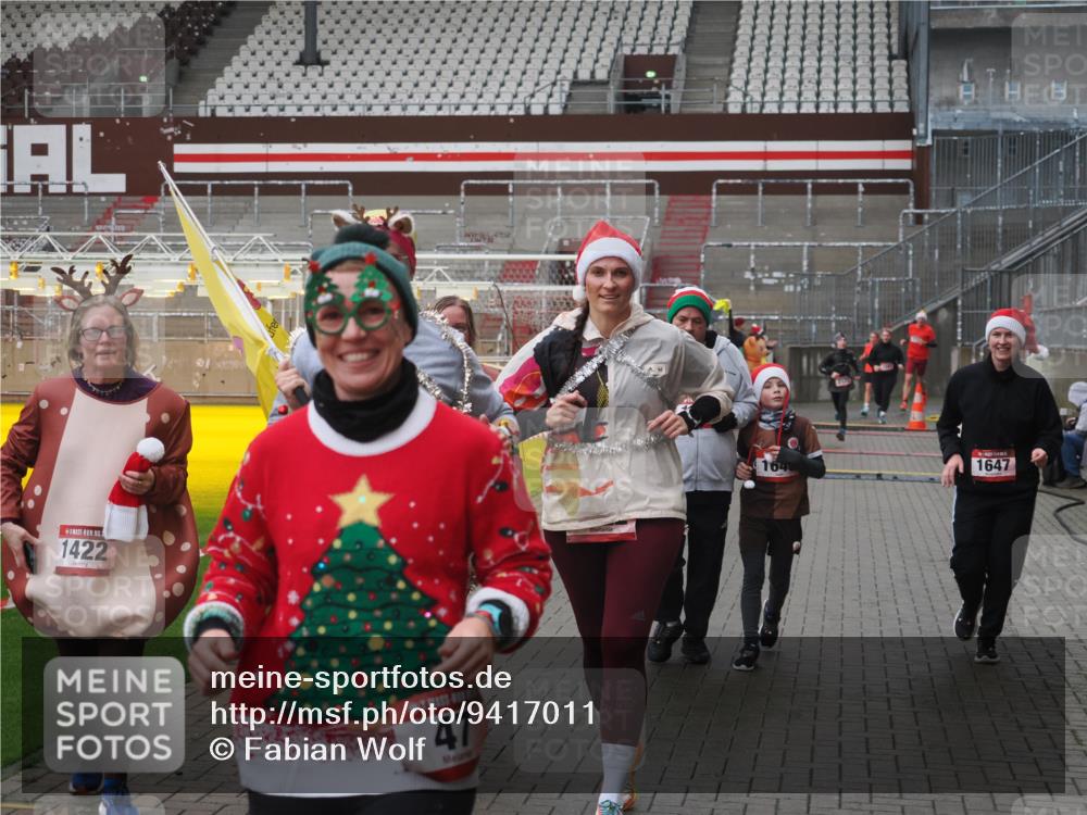 07.12.2025 - St. Pauli X-Mass-Run No. 15 Fabian Wolf http://msf.ph/oto/9417011 07.12.2025 11:13:15 Ziel 17, 22, 47, 683, 684, 1022, 1645, 1646, 1647, 2125 meine-sportfotos.de