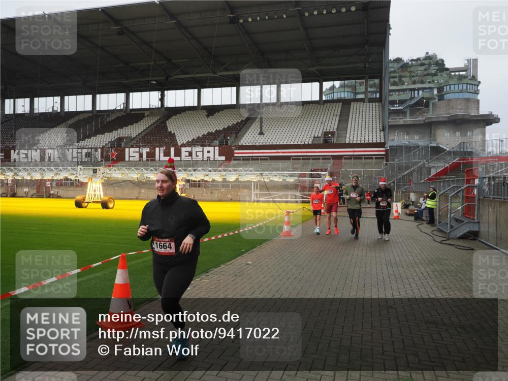 07.12.2025 - St. Pauli X-Mass-Run No. 15 Fabian Wolf http://msf.ph/oto/9417022 07.12.2025 11:13:27 Ziel 585, 1338, 1341, 1647, 1664, 2125, 2773 meine-sportfotos.de