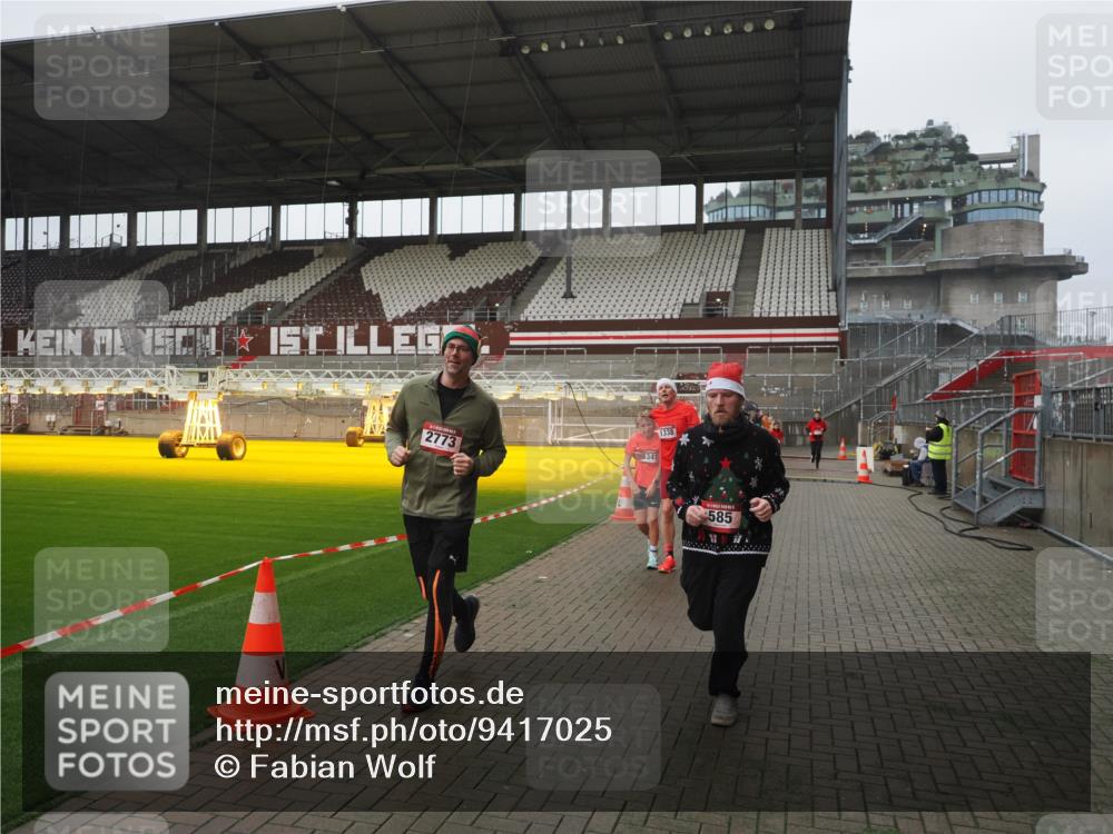 07.12.2025 - St. Pauli X-Mass-Run No. 15 Fabian Wolf http://msf.ph/oto/9417025 07.12.2025 11:13:30 Ziel 585, 1111, 1114, 1338, 1341, 1664, 2125, 2773 meine-sportfotos.de