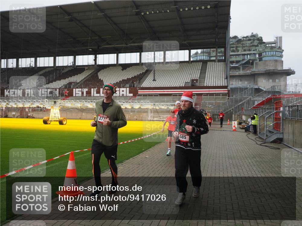 07.12.2025 - St. Pauli X-Mass-Run No. 15 Fabian Wolf http://msf.ph/oto/9417026 07.12.2025 11:13:30 Ziel 585, 1111, 1114, 1338, 1341, 1664, 2125, 2773 meine-sportfotos.de
