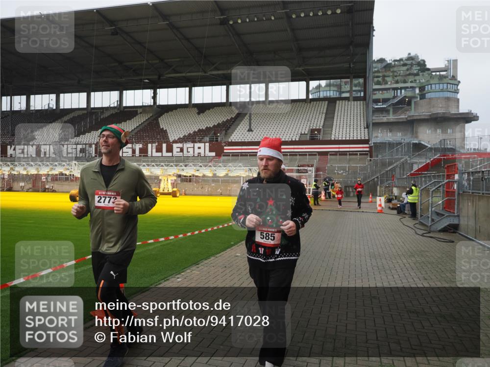 07.12.2025 - St. Pauli X-Mass-Run No. 15 Fabian Wolf http://msf.ph/oto/9417028 07.12.2025 11:13:31 Ziel 585, 1111, 1114, 1338, 1341, 1664, 2125, 2773 meine-sportfotos.de
