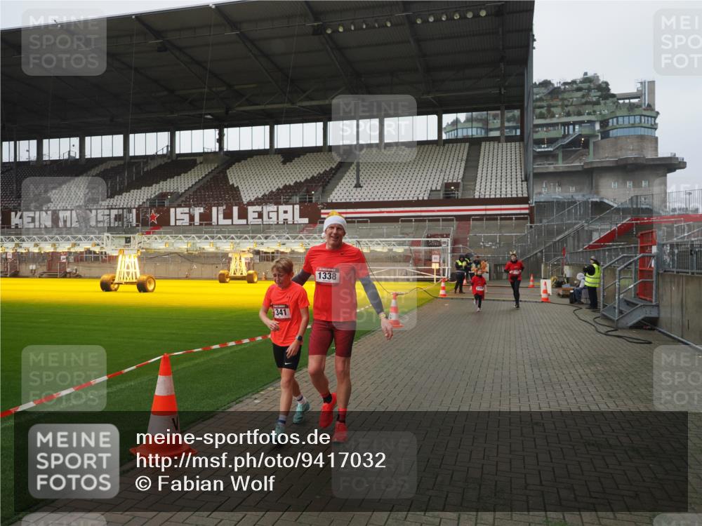 07.12.2025 - St. Pauli X-Mass-Run No. 15 Fabian Wolf http://msf.ph/oto/9417032 07.12.2025 11:13:33 Ziel 585, 1111, 1114, 1338, 1341, 1664, 2125, 2773 meine-sportfotos.de