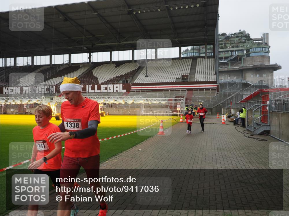 07.12.2025 - St. Pauli X-Mass-Run No. 15 Fabian Wolf http://msf.ph/oto/9417036 07.12.2025 11:13:34 Ziel 585, 1111, 1114, 1338, 1341, 1664, 2125, 2773 meine-sportfotos.de