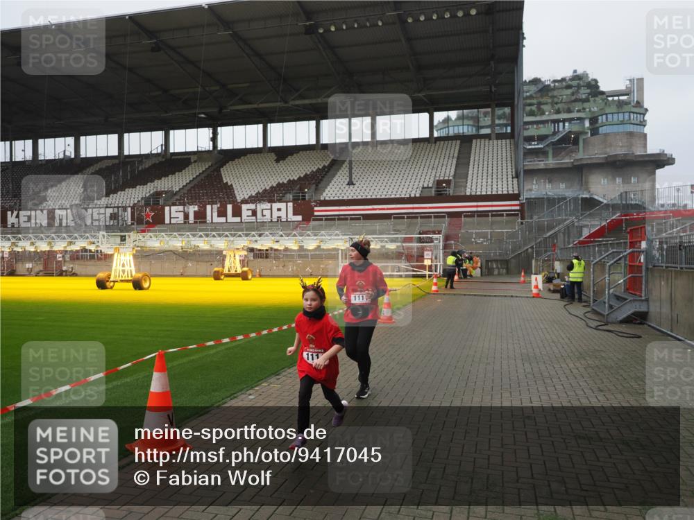 07.12.2025 - St. Pauli X-Mass-Run No. 15 Fabian Wolf http://msf.ph/oto/9417045 07.12.2025 11:13:37 Ziel 585, 1111, 1114, 1338, 1341, 1664, 2773 meine-sportfotos.de