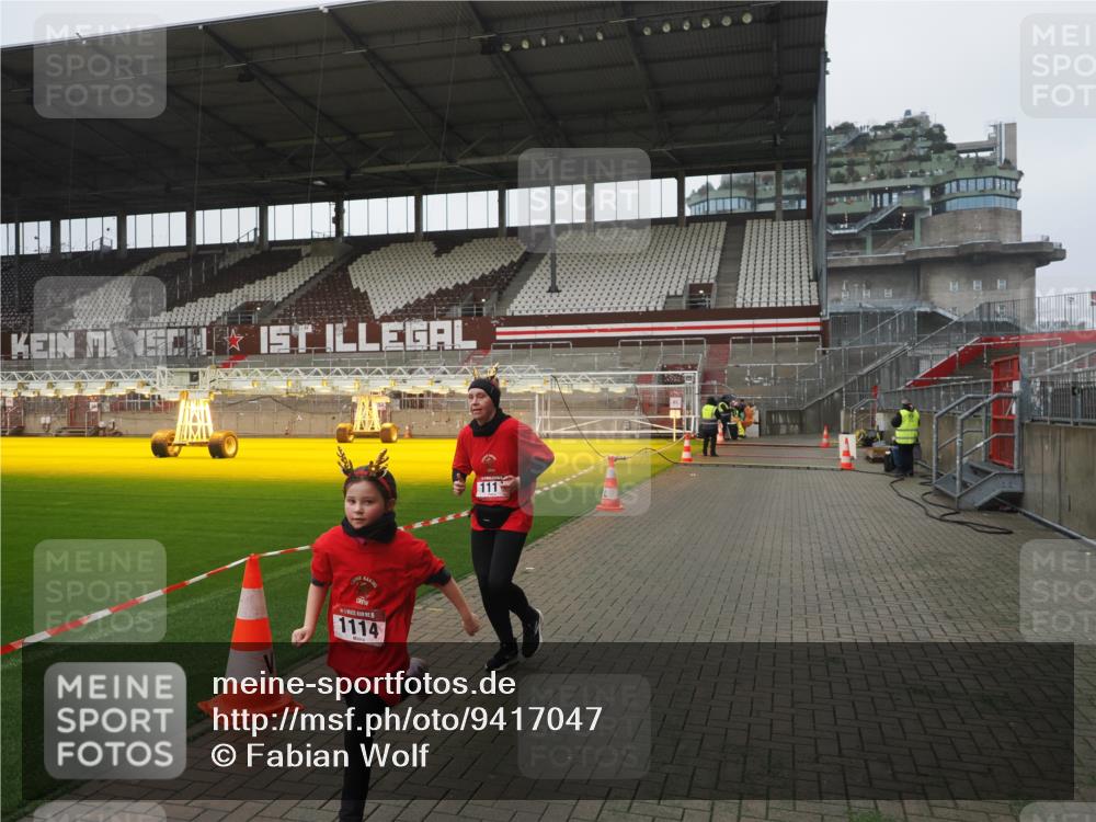 07.12.2025 - St. Pauli X-Mass-Run No. 15 Fabian Wolf http://msf.ph/oto/9417047 07.12.2025 11:13:38 Ziel 585, 1111, 1114, 1338, 1341, 1664, 2773 meine-sportfotos.de