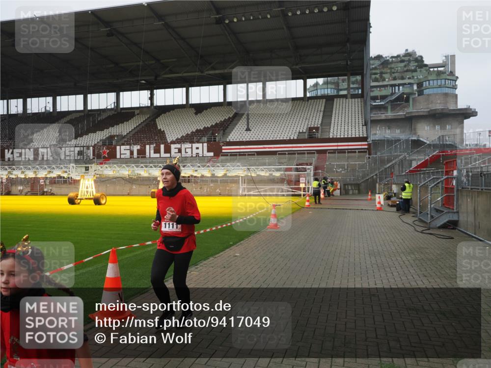 07.12.2025 - St. Pauli X-Mass-Run No. 15 Fabian Wolf http://msf.ph/oto/9417049 07.12.2025 11:13:38 Ziel 585, 1111, 1114, 1338, 1341, 1664, 2773 meine-sportfotos.de