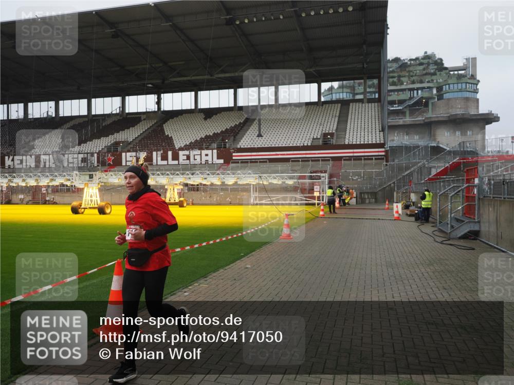 07.12.2025 - St. Pauli X-Mass-Run No. 15 Fabian Wolf http://msf.ph/oto/9417050 07.12.2025 11:13:38 Ziel 585, 1111, 1114, 1338, 1341, 1664, 2773 meine-sportfotos.de