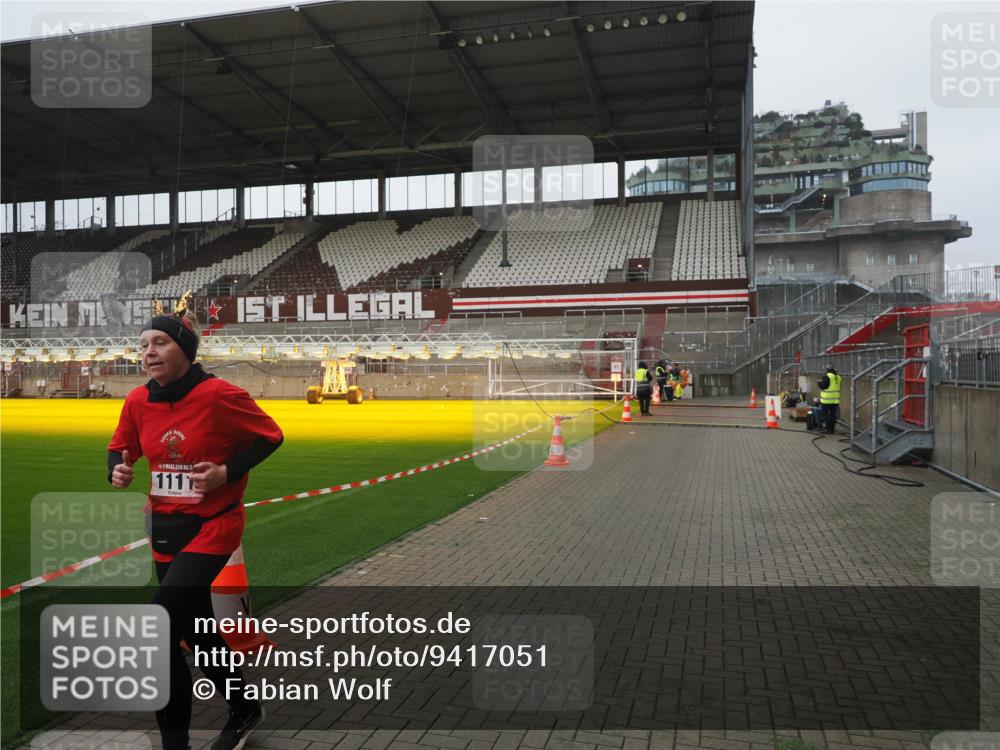 07.12.2025 - St. Pauli X-Mass-Run No. 15 Fabian Wolf http://msf.ph/oto/9417051 07.12.2025 11:13:39 Ziel 585, 1111, 1114, 2773 meine-sportfotos.de