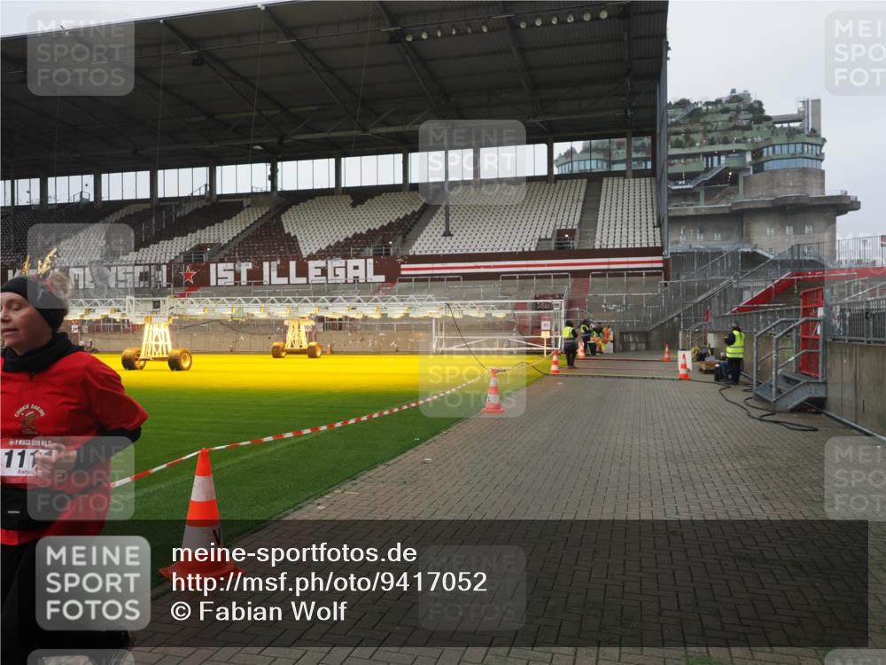 07.12.2025 - St. Pauli X-Mass-Run No. 15 Fabian Wolf http://msf.ph/oto/9417052 07.12.2025 11:13:39 Ziel 585, 1111, 1114, 2773 meine-sportfotos.de