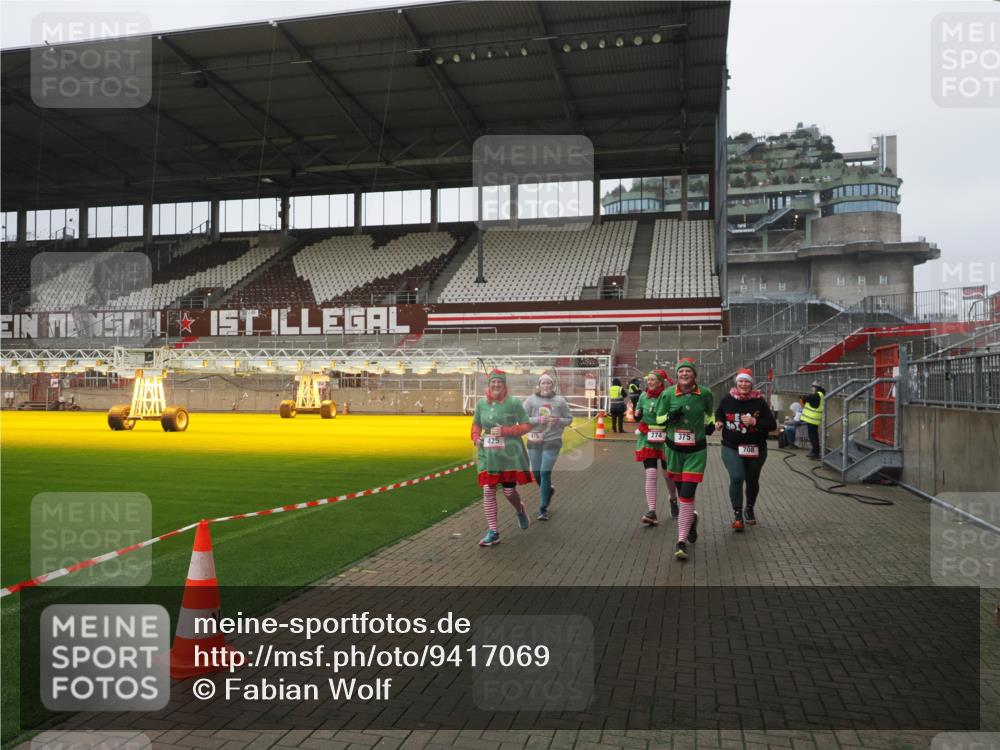 07.12.2025 - St. Pauli X-Mass-Run No. 15 Fabian Wolf http://msf.ph/oto/9417069 07.12.2025 11:14:01 Ziel 274, 375, 425, 475, 708 meine-sportfotos.de