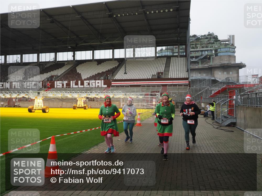 07.12.2025 - St. Pauli X-Mass-Run No. 15 Fabian Wolf http://msf.ph/oto/9417073 07.12.2025 11:14:02 Ziel 274, 375, 425, 475, 708 meine-sportfotos.de