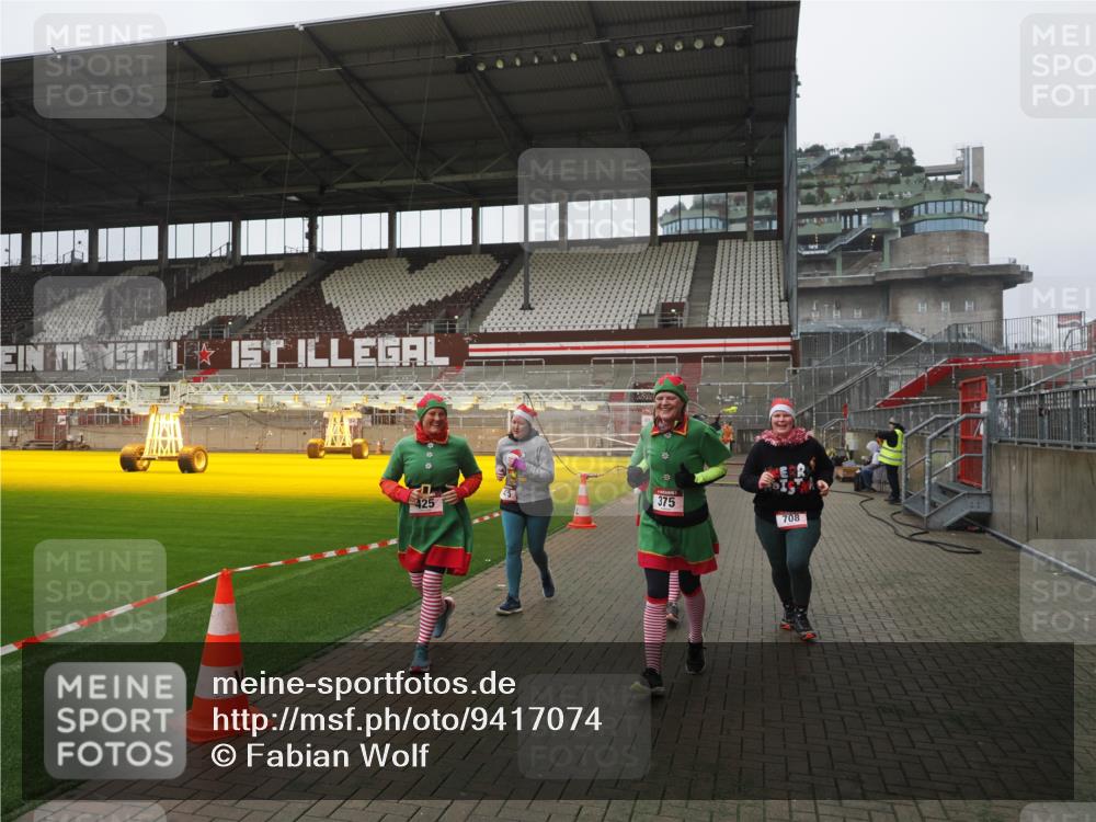 07.12.2025 - St. Pauli X-Mass-Run No. 15 Fabian Wolf http://msf.ph/oto/9417074 07.12.2025 11:14:02 Ziel 274, 375, 425, 475, 708 meine-sportfotos.de