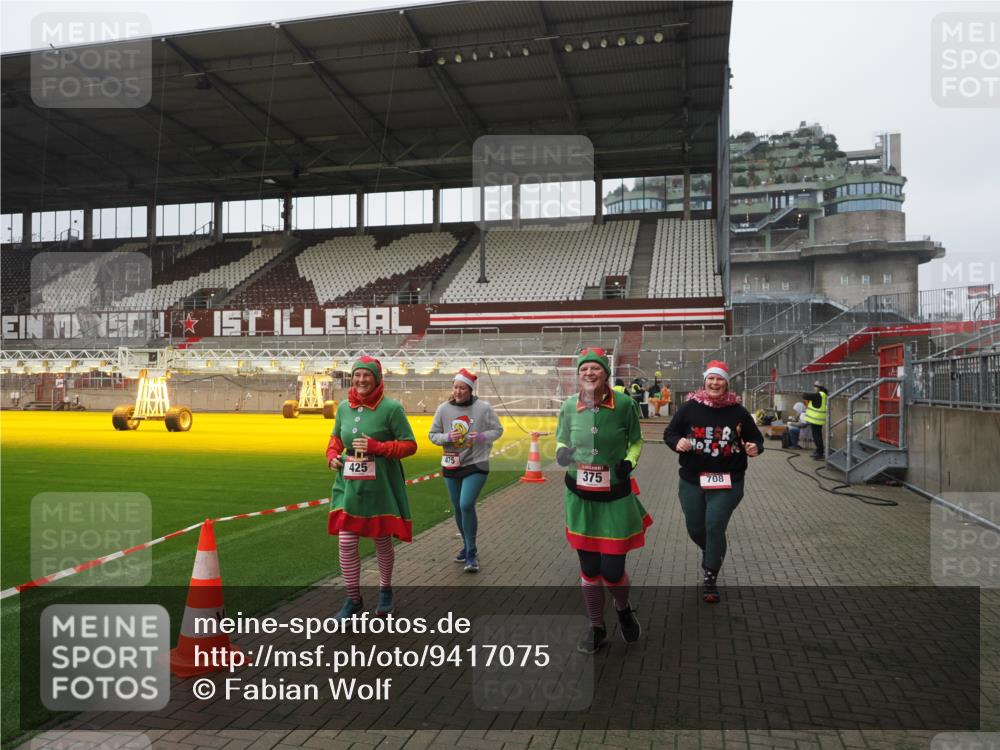07.12.2025 - St. Pauli X-Mass-Run No. 15 Fabian Wolf http://msf.ph/oto/9417075 07.12.2025 11:14:02 Ziel 274, 375, 425, 475, 708 meine-sportfotos.de