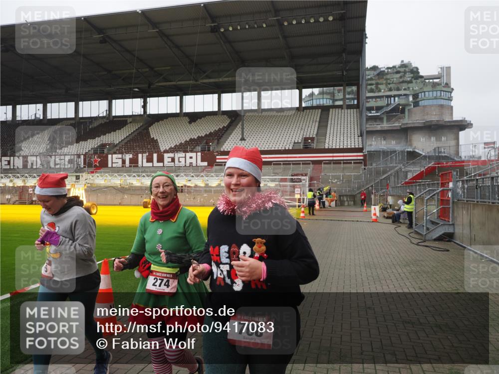 07.12.2025 - St. Pauli X-Mass-Run No. 15 Fabian Wolf http://msf.ph/oto/9417083 07.12.2025 11:14:04 Ziel 274, 375, 425, 475, 708 meine-sportfotos.de
