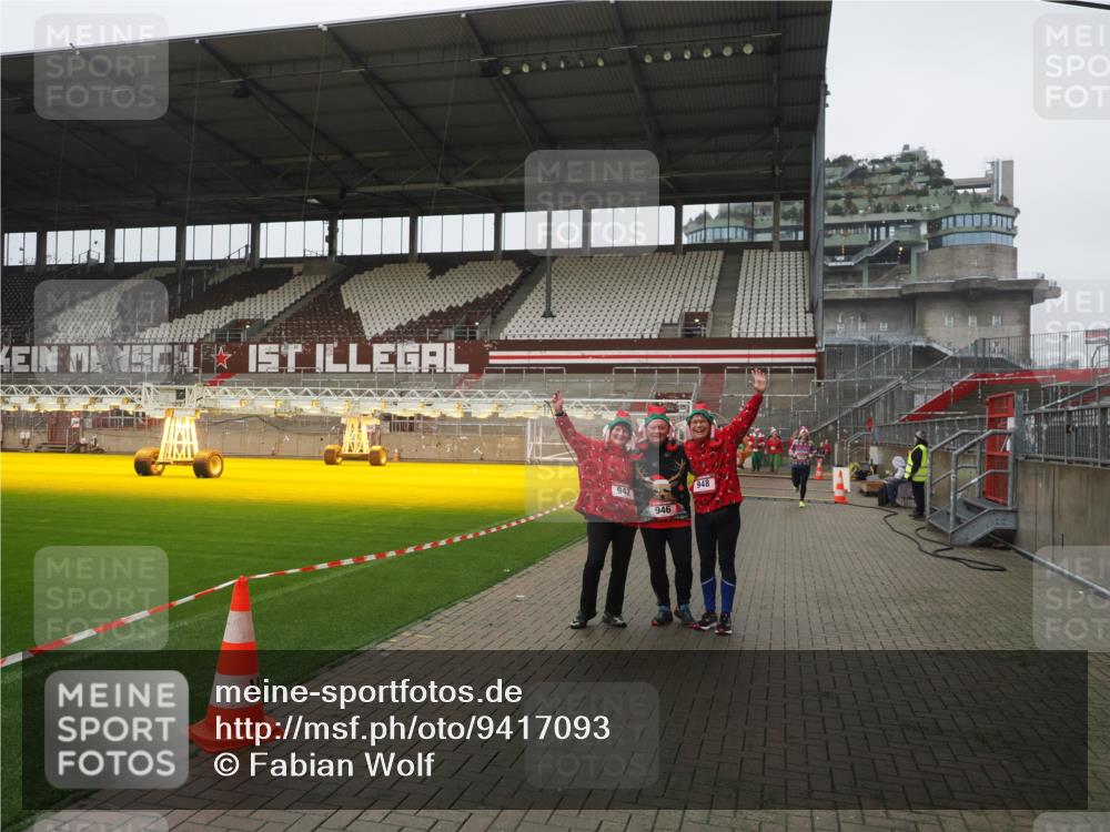 07.12.2025 - St. Pauli X-Mass-Run No. 15 Fabian Wolf http://msf.ph/oto/9417093 07.12.2025 11:14:27 Ziel 525, 942, 946, 948 meine-sportfotos.de