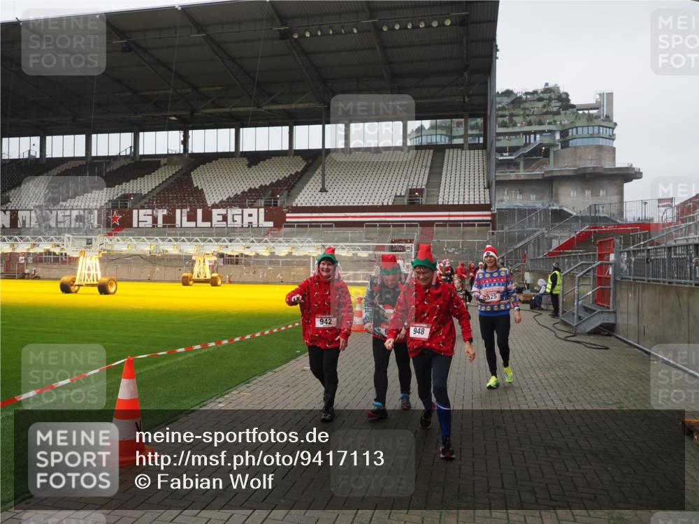 07.12.2025 - St. Pauli X-Mass-Run No. 15 Fabian Wolf http://msf.ph/oto/9417113 07.12.2025 11:14:33 Ziel 525, 1776, 1778, 1798, 1805, 1806, 2040, 2211, 4010 meine-sportfotos.de