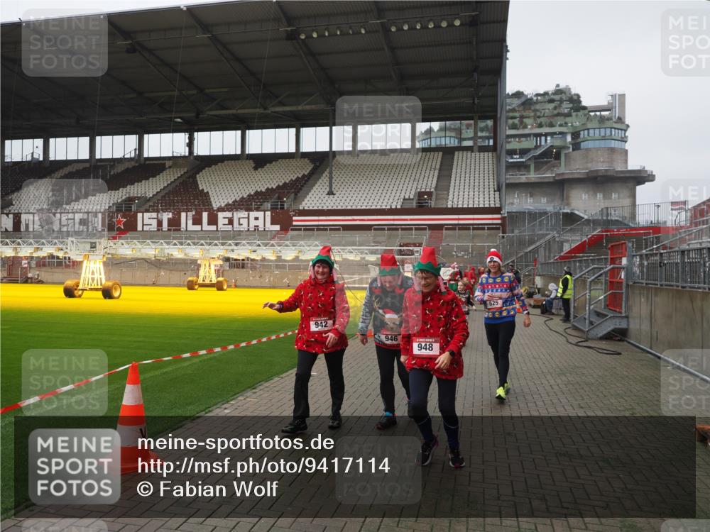 07.12.2025 - St. Pauli X-Mass-Run No. 15 Fabian Wolf http://msf.ph/oto/9417114 07.12.2025 11:14:33 Ziel 525, 1776, 1778, 1798, 1805, 1806, 2040, 2211, 4010 meine-sportfotos.de