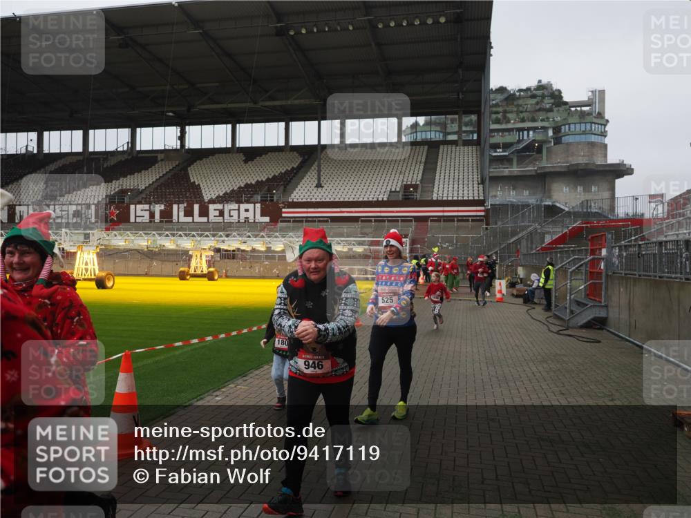 07.12.2025 - St. Pauli X-Mass-Run No. 15 Fabian Wolf http://msf.ph/oto/9417119 07.12.2025 11:14:34 Ziel 525, 1776, 1778, 1798, 1804, 1805, 1806, 1807, 2040, 2211, 4010 meine-sportfotos.de