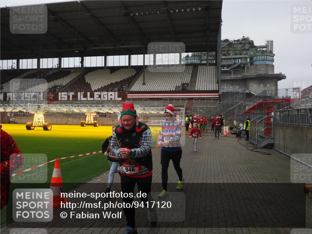 07.12.2025 - St. Pauli X-Mass-Run No. 15 Fabian Wolf http://msf.ph/oto/9417120 07.12.2025 11:14:35 Ziel 525, 1776, 1778, 1798, 1804, 1805, 1806, 1807, 2040, 2211, 4010 meine-sportfotos.de