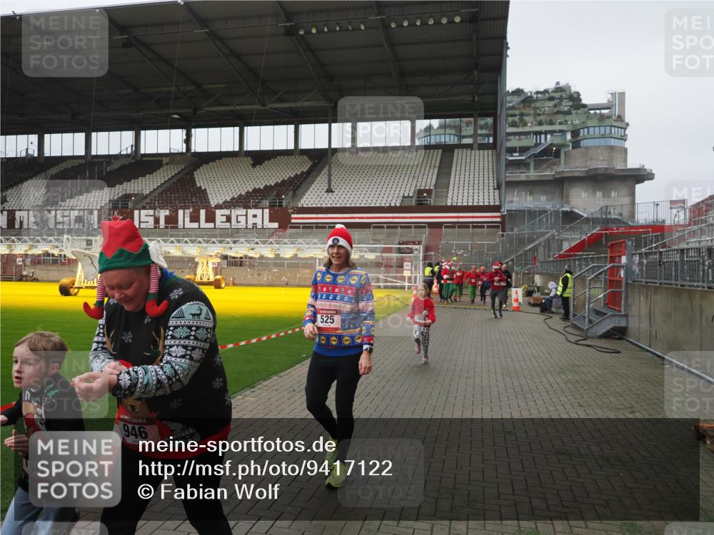 07.12.2025 - St. Pauli X-Mass-Run No. 15 Fabian Wolf http://msf.ph/oto/9417122 07.12.2025 11:14:35 Ziel 525, 1776, 1778, 1798, 1804, 1805, 1806, 1807, 2040, 2211, 4010 meine-sportfotos.de